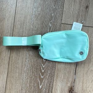 Lululemon everywhere belt bag 1L mint